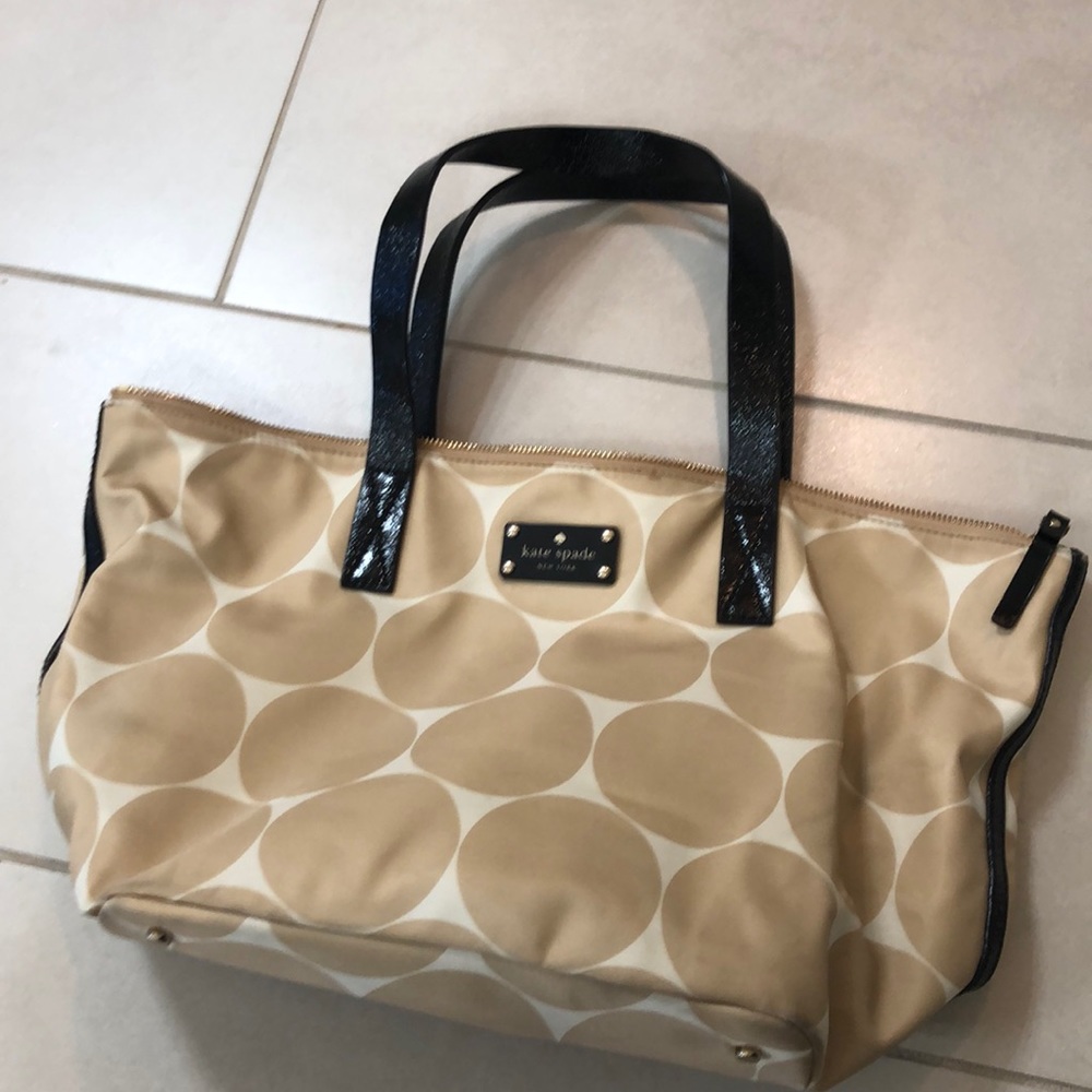 Adorable Kate Spade polkadot tote.